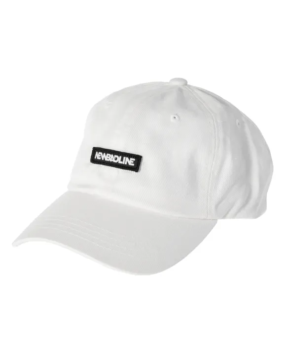 CZAPKA Z DASZKIEM BASIC WHITE