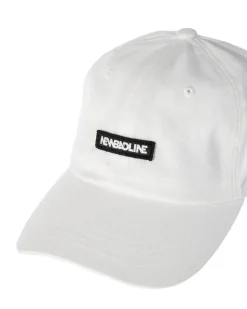 CZAPKA Z DASZKIEM BASIC WHITE